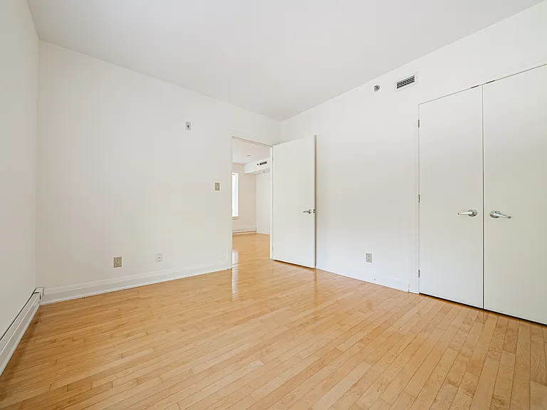 1425 Bayview Ave — Photo 20