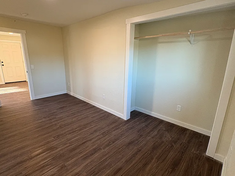 1460 Cascade Dr — Photo 18