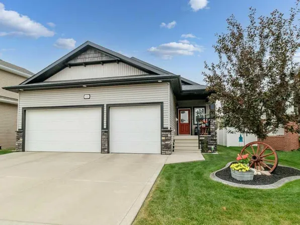 4112 N 45th Ave, Sylvan Lake, AB T4S 0B9