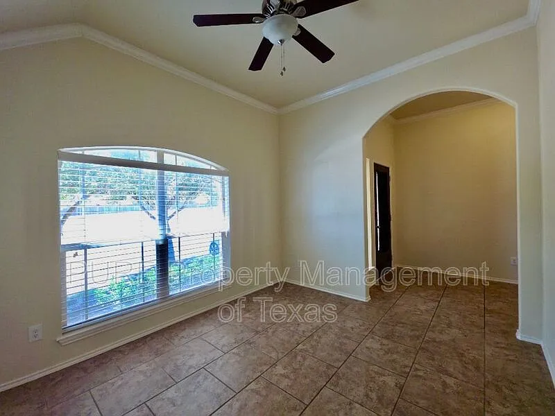 3 bed, 2.0 bath, 1746 sqft, $1,975 — Photo 3