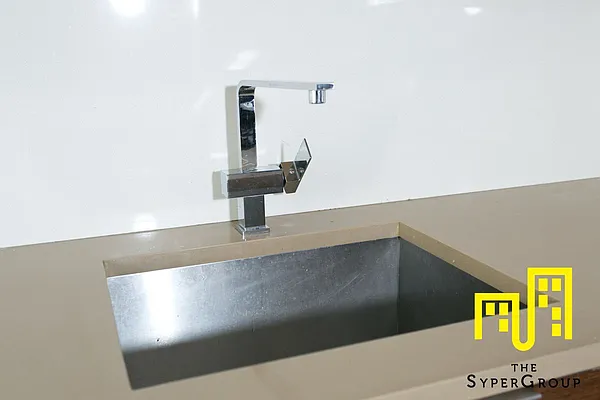 Rented by The Syper Group | media 18