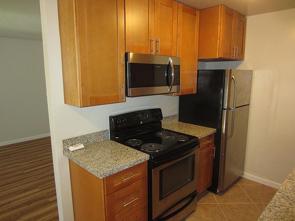 5th image of 1557 Hudson St APT 10