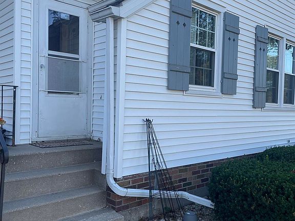 2nd image of 121 S Elm St