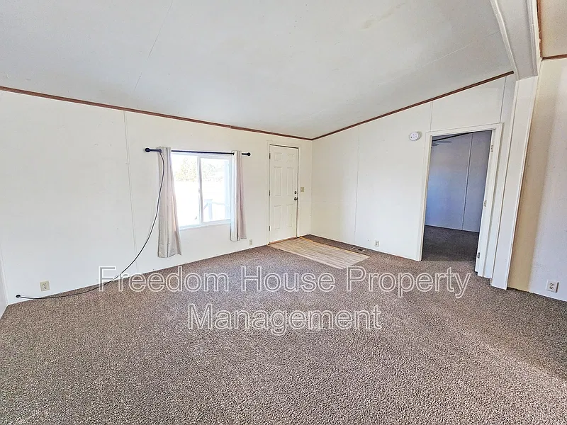 3 bed, 2.0 bath, 940 sqft, $1,291 — Photo 4