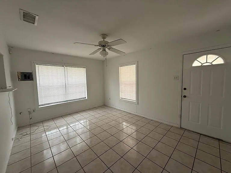 583 N Monroe St — Photo 11