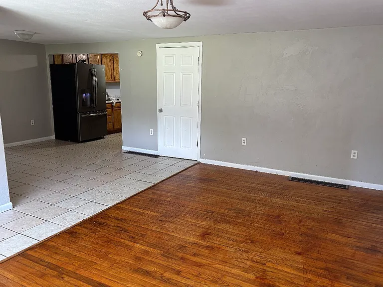 923 Seriff Rd — Photo 4