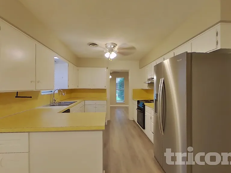 908 Hilton Pl — Photo 7