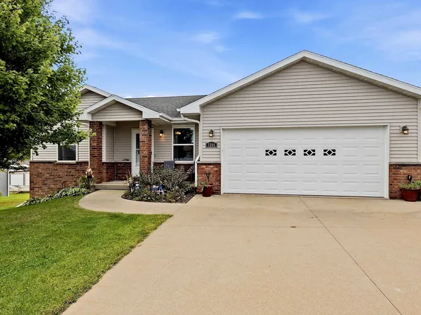 7686 S Westbrook Dr, Dubuque, IA 52002