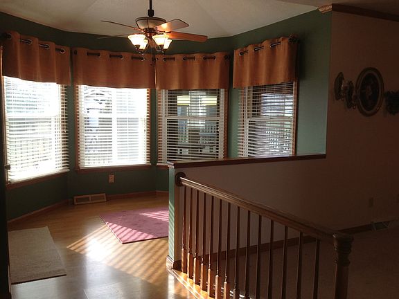 2nd image of 906 W Martin Ave