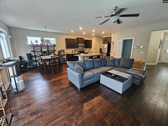 5th image of 124 Harvest Glen Ln