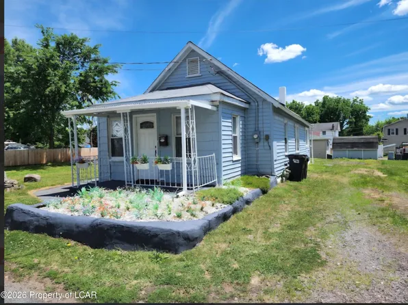 6 Rowlands Ln, West Wyoming, PA 18644