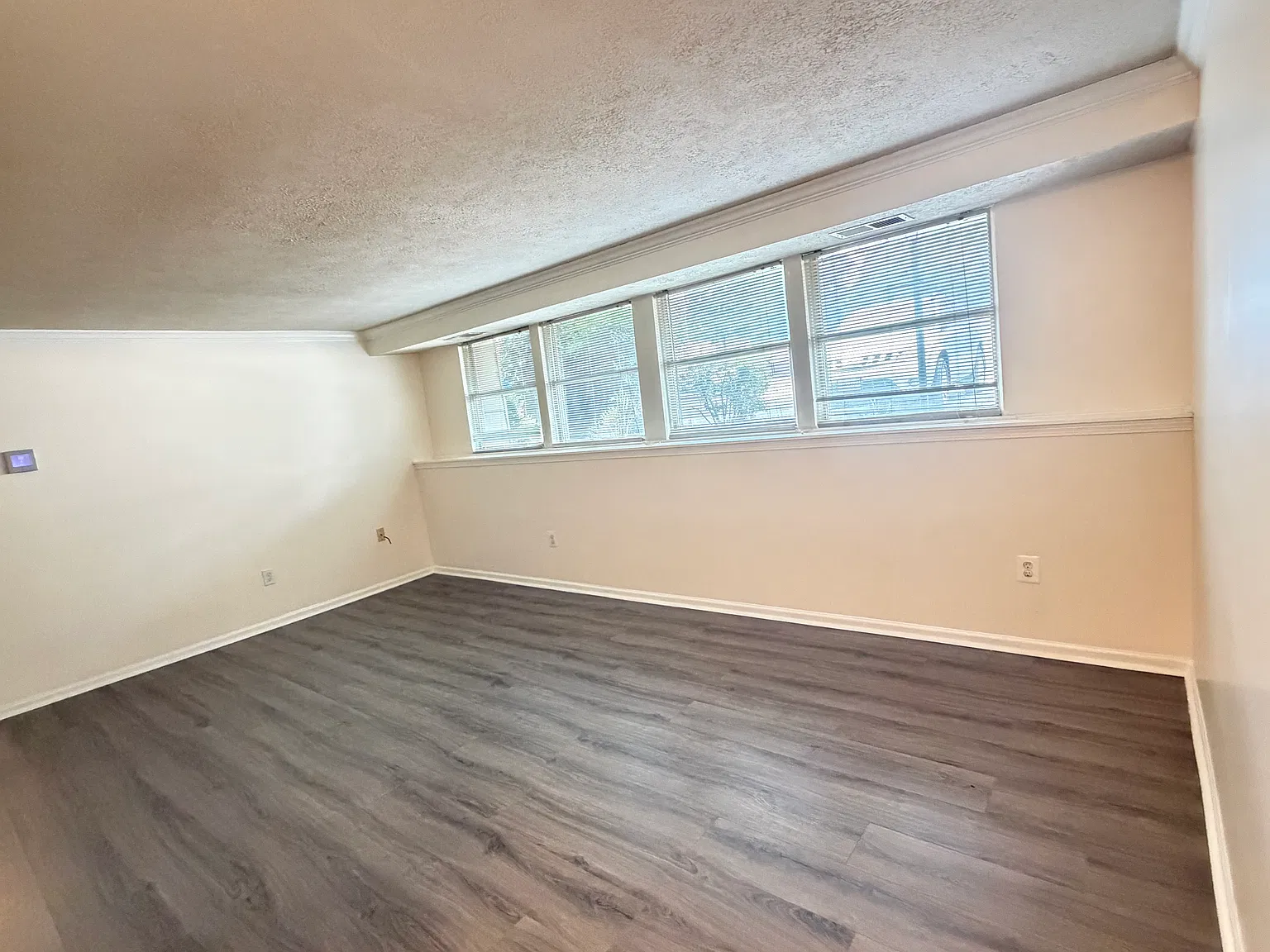 2 bed, 848 sqft, $1,550 — Photo 2