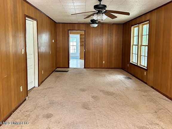 3rd image of 1041 Moaks Creek Rd
