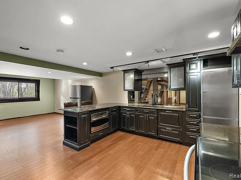 43054 Oxford Ct — Photo 6