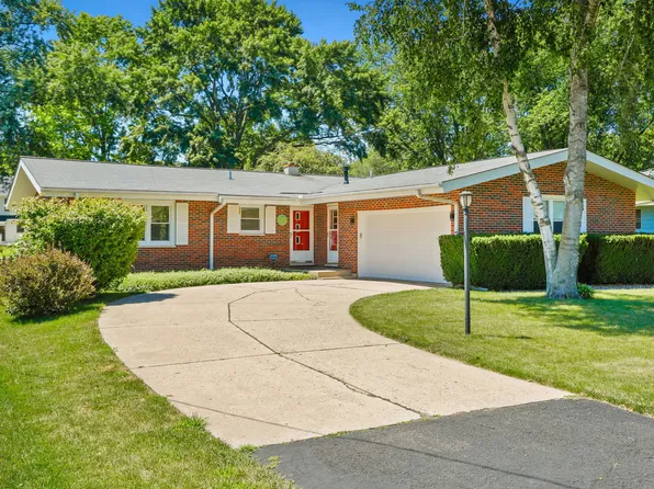 915 S Jackson St, Batavia, IL 60510