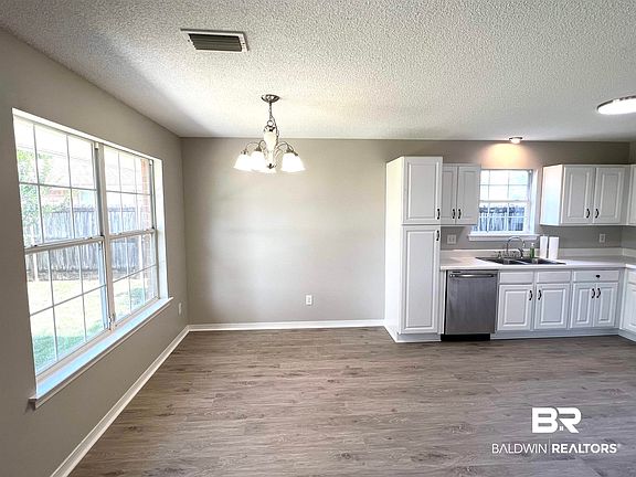 5th image of 304 Woodbridge Ct