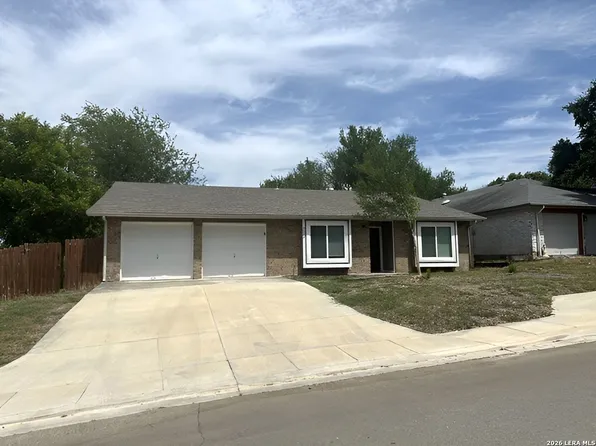 5022 CRESTWOOD DR, Schertz, TX 78108