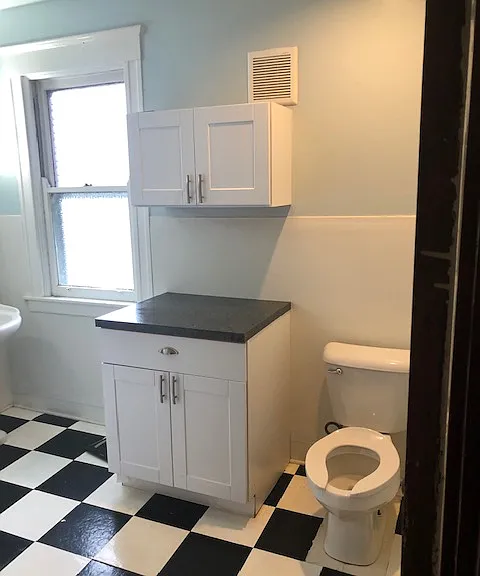 2nd floor full bathroom