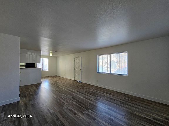 4th image of 4765 Thunderbolt Ave #1