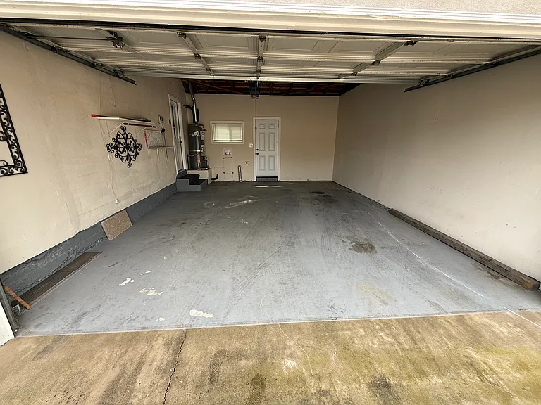927 University Ave — Photo 9