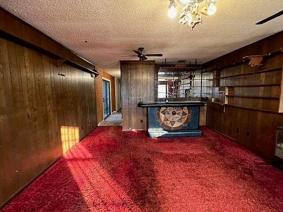 3rd image of 3985 Langley Ave