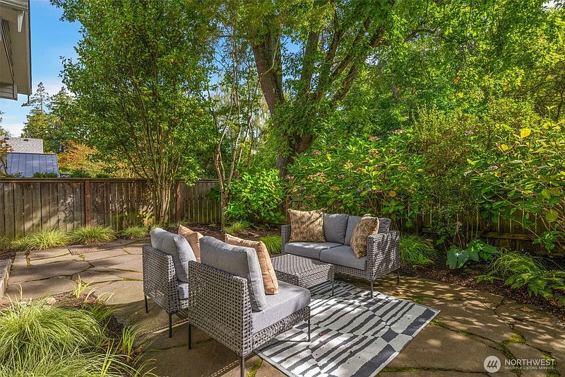 2nd image of 805 33rd Avenue E