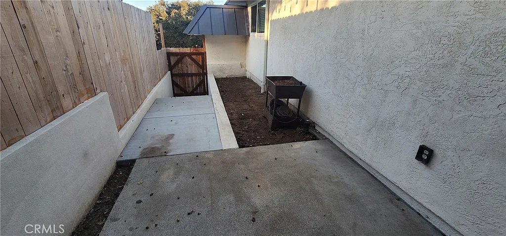 8 bed, 3509 sqft, $2,800 — Photo 2