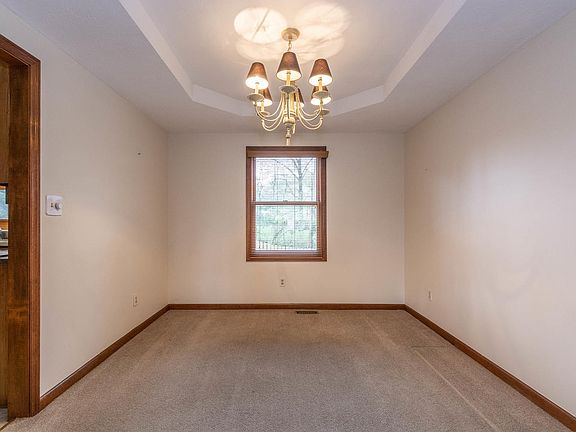 5th image of 1053 E Jennifer Cir