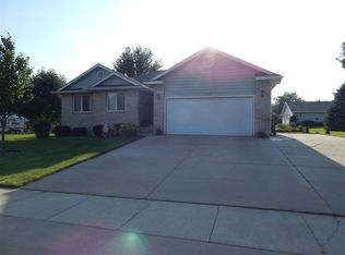 1607 Hillview Dr, Norfolk, NE 68701