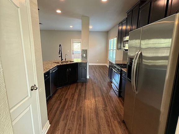 5th image of 609 Community Dr