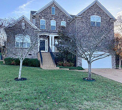 2nd image of 821 Park Dr