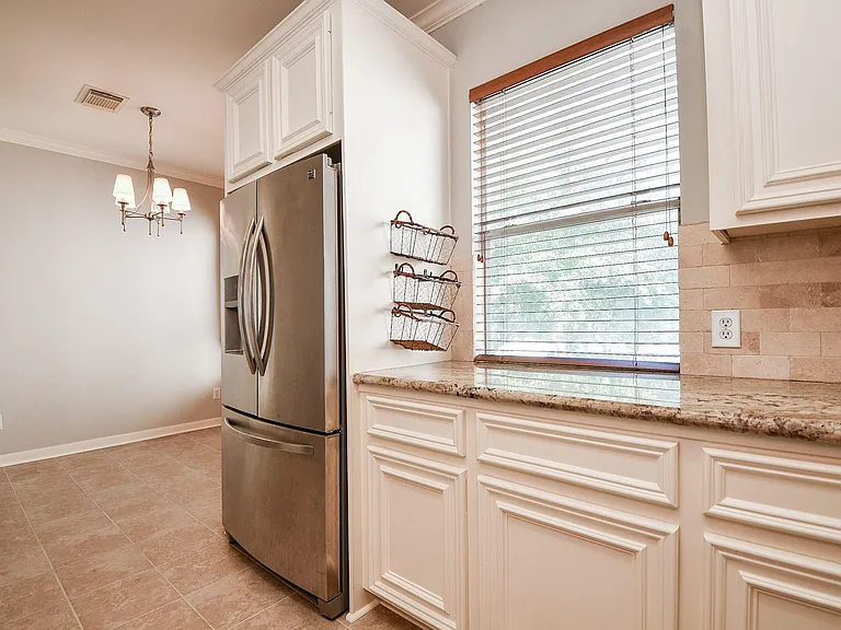 1813 Gillette St — Photo 11