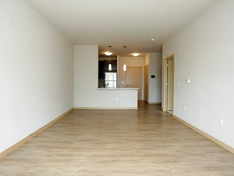902 Drake St — Photo 30