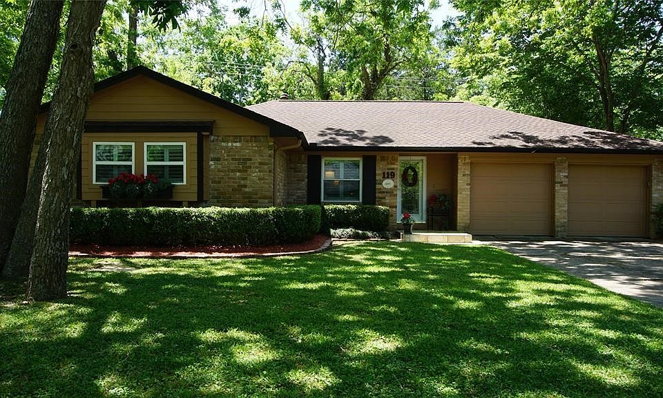 Come and see this beautiful 3 Bedroom, 2 Bath Home.