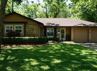 119 Dogwood St, Lake Jackson, TX 77566