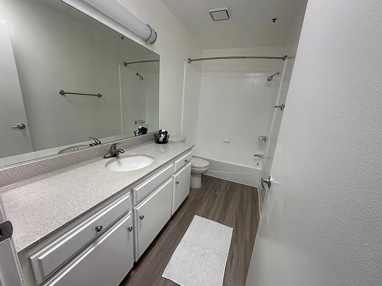 Encino Majestic — Photo 11