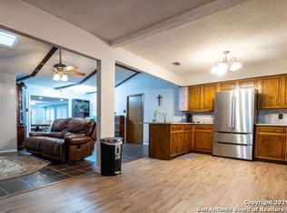 134 granada, Universal City, TX 78148