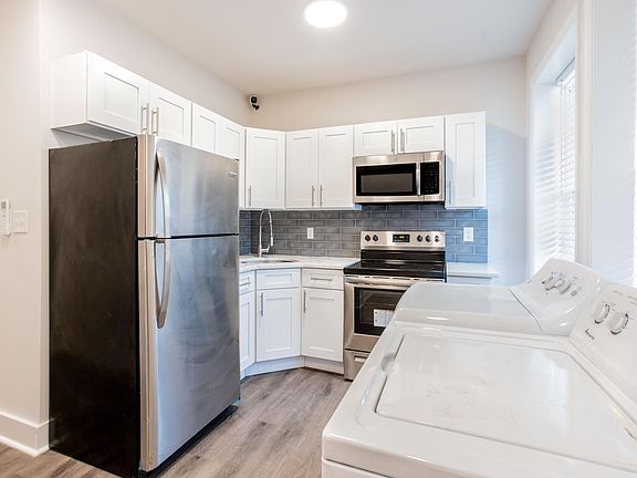 3rd image of 3328 Argyle St #11