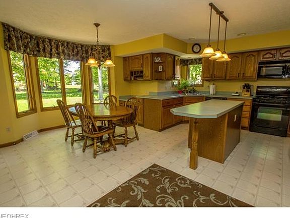 4th image of 10094 Jamestown Dr