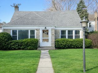 1517 Dobson St, Evanston, IL 60202