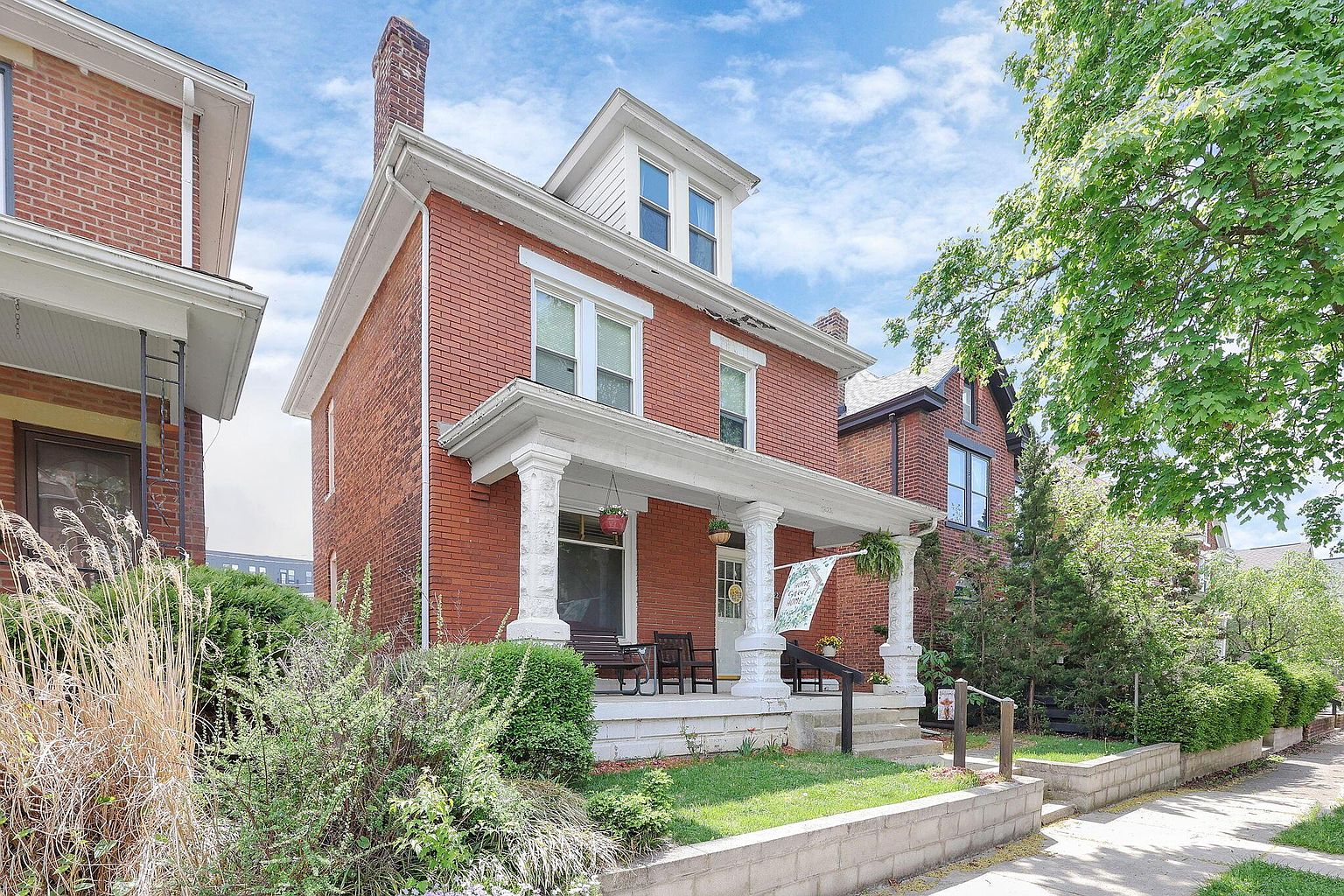 Listing photo 3 for 1222 Hamlet St
