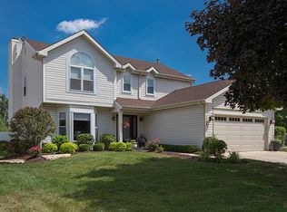 1133 Hill Crest Dr, Carol Stream, IL 60188