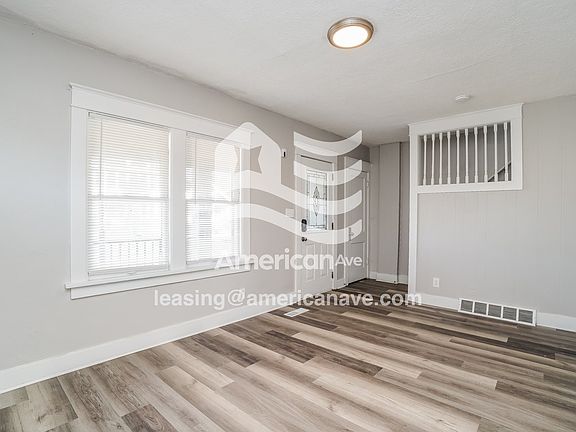 880925_003_wm_-_living_room_13429402.jpg
