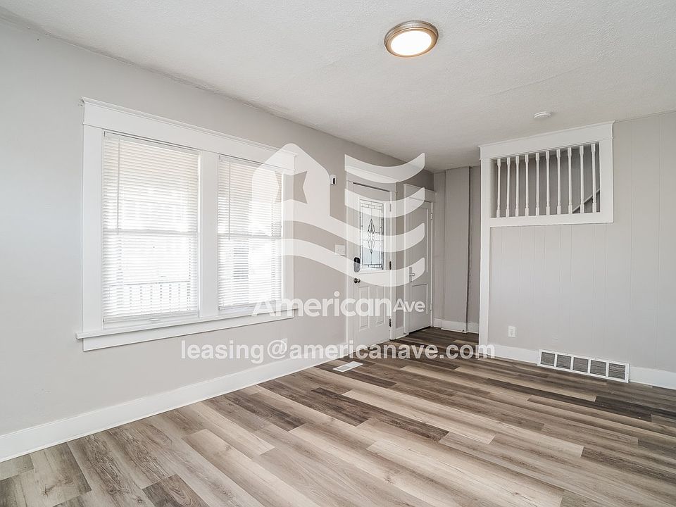 880925_003_wm_-_living_room_13429402.jpg