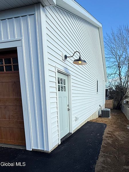 4th image of 49 Pleasant Street