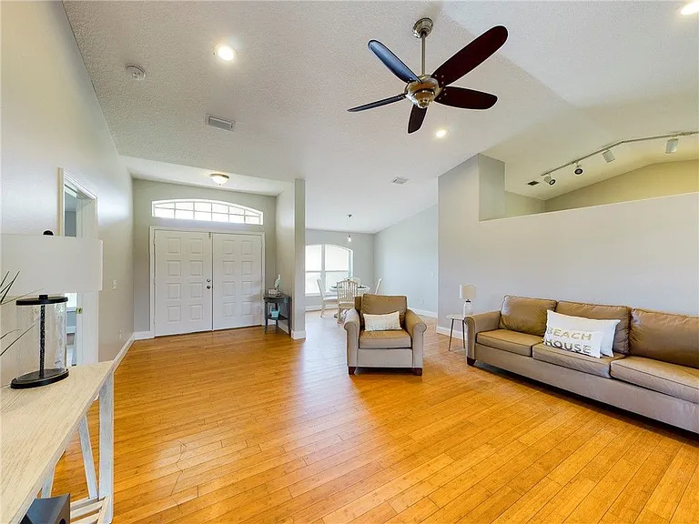 135 Bristol St — Photo 4