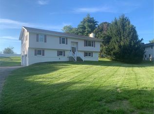 33 Brookland Farms Rd, Poughkeepsie, NY 12601