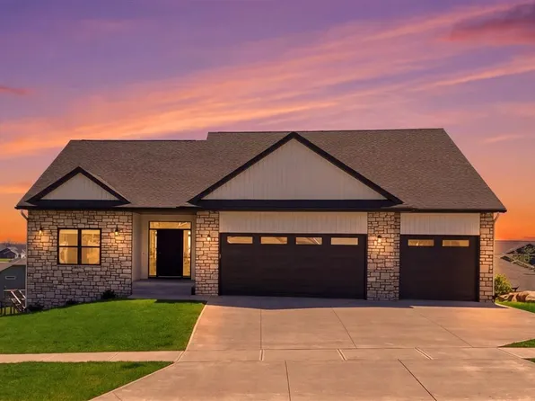 505 Dogwood Ln, Tiffin, IA 52340