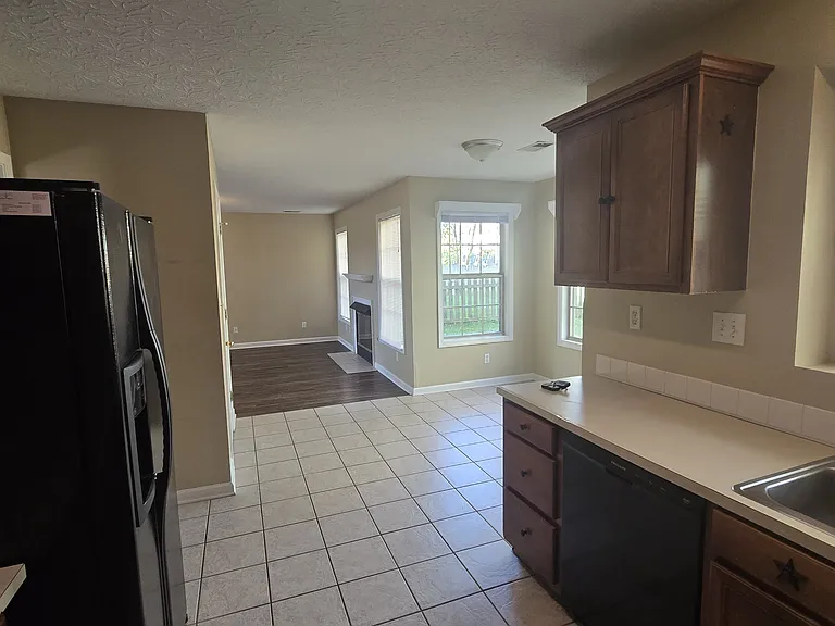 609 Hopewell Park — Photo 20