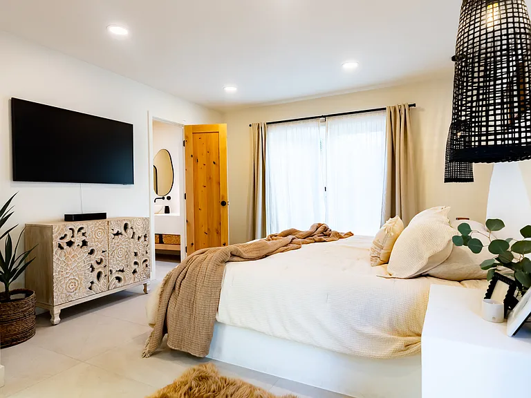 Primary ensuite with TV, and bathroom